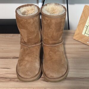 Cozy Classic ChestNut UGGS
